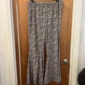 🐻Forever 21+ - Cream and Black Flare Leggings/Lounge Pants